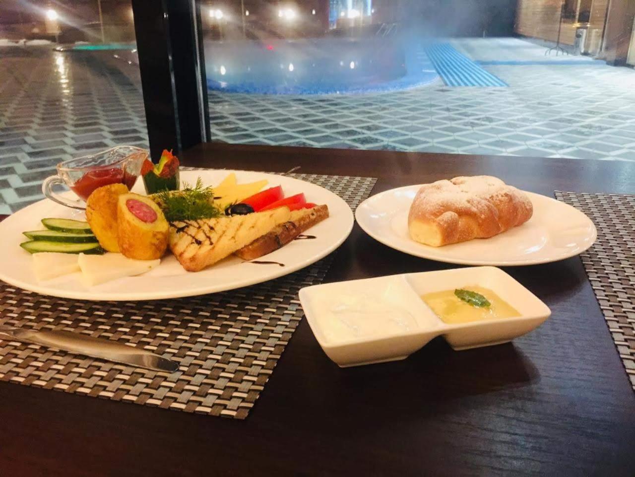 Barhat Hotel & Spa Taraz Zewnętrze zdjęcie